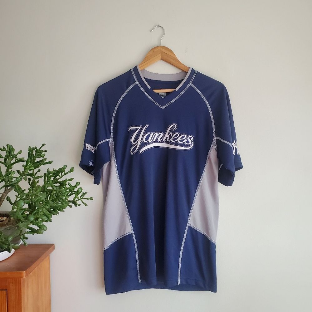 Majestic Yankee short sleeve top women's size medium